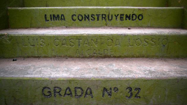 Vecinos de San Juan de Miraflores confirman que en varios casos las escaleras de Castañeda fueron reinauguradas. (R. Málaga)