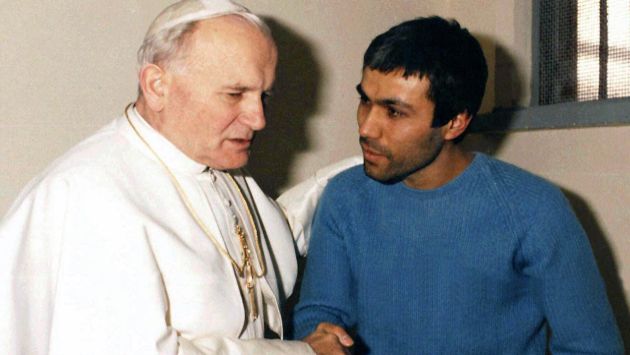 Sigue la polémica. Alí Agca ha dado una nueva versión del porqué intentó matar a Juan Pablo II. (AP)