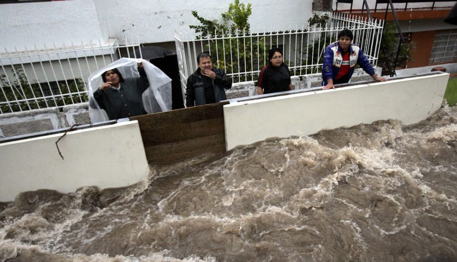 Las calles arequipeñas se convirtieron en verdaderos ríos. (Fotos: Heiner Aparicio/Perú21)