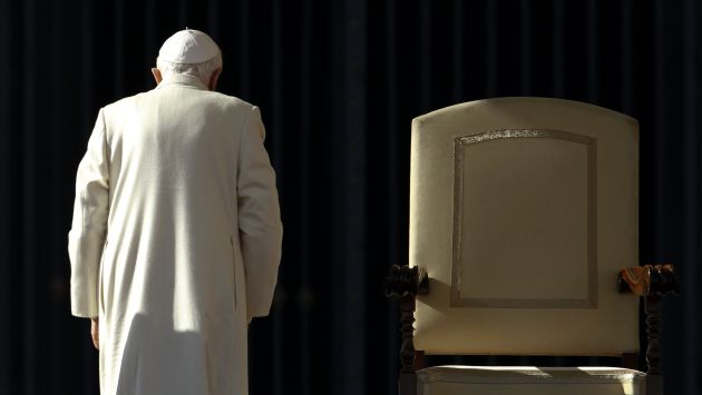 TRONO VACÍO. Benedicto XVI deja el cargo en tiempos que la Iglesia católica es golpeada por casos de curas pederastas. (Reuters)