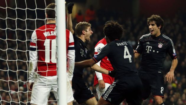 GOLPE EN LONDRES. Müller celebra su anotación. Los alemanes no tuvieron piedad de Arsenal. (Reuters)