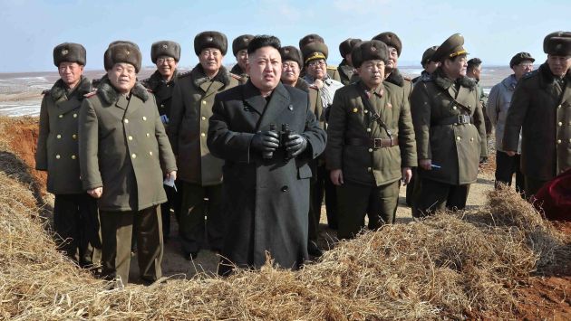 Por tercer día consecutivo, el líder norcoreano Kim Jong-un se muestra con las tropas. (Reuters)