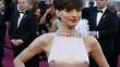 Anne Hathaway se disculpó por el vestido que lució en los Óscar