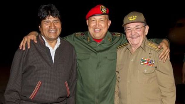 SOCIOS. Evo Morales, Hugo Chávez y el cubano Raúl Castro. (AP)