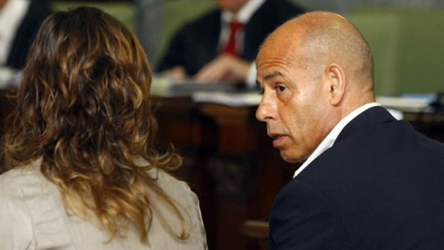 Torres Baena junto a su esposa en una de las audiencias del caso. (republica.com)