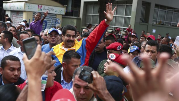 AL ATAQUE. Nicolás Maduro dice que EE.UU. ordenó a Capriles retirarse de la contienda electoral. (Reuters)
