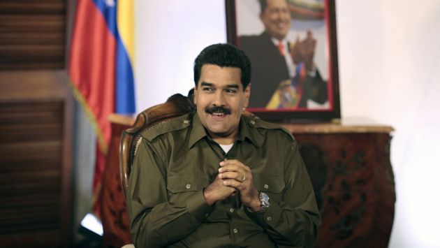 Maduro a la sombra de Chávez. (Reuters)