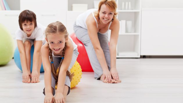 La OMS recomienda que los chicos y las chicas de entre 5 y 17 años realicen 60 minutos diarios de actividad física moderada.