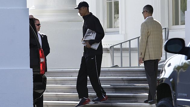 Obama deja la Casa Blanca para jugar un partido de básquet. (Reuters)