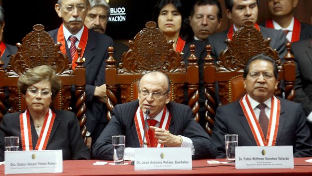 Blindado. Fiscales supremos y superiores expresaron su respaldo a Peláez Bardales. (Andina)