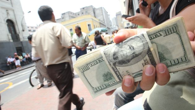 Precio del dólar gana 1.61%. (Fidel Carrillo)