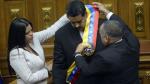 Una hija de Chávez le puso la banda presidencial. (AFP/Canal N)