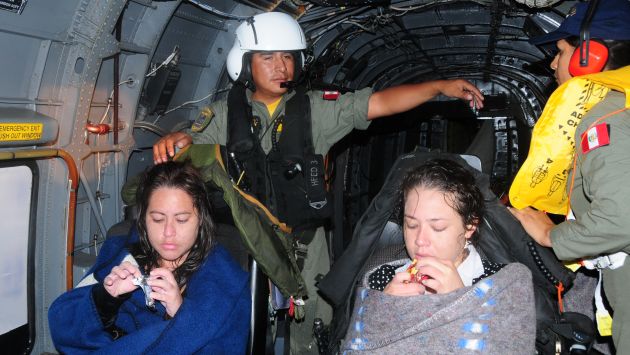 Las jóvenes, con cuadros de hipotermia tras nueve horas de naufragio, fueron rescatadas por un helicóptero. (Difusión)