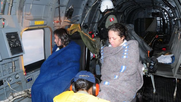 Pasajeras rescatadas continúan internadas en el hospital Naval. (Difusión)