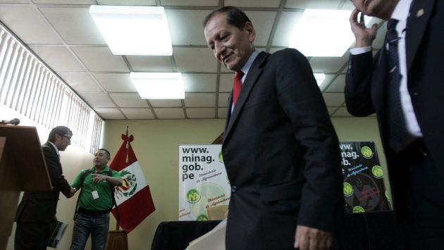 CONTRA LA PARED. El ministro de Energía y Minas se alista para ser interpelado por la oposición. (Heiner Aparicio)