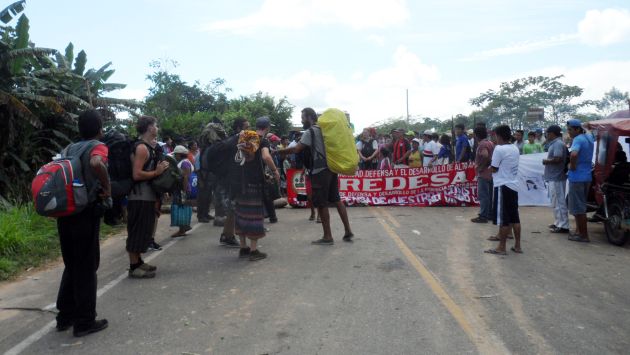 Vía cerrada. La carretera Tarapoto-Yurimaguas fue bloqueada por piquetes de huelguistas. (Marcelino Aguilar)