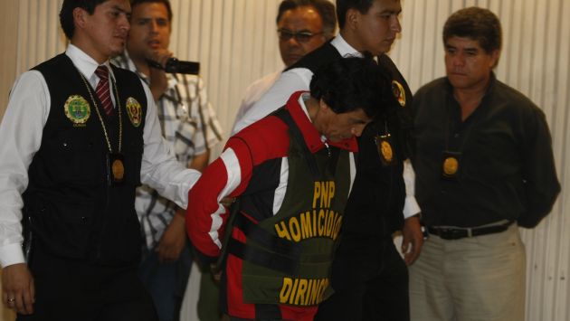 A LA CÁRCEL. Ángel Valdivia fue trasladado, por la noche, a los calabozos del Ministerio Público. (Mario Zapata)