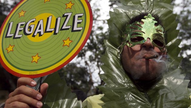 Manifestante colombiano que respalda legalización de marihuana. (Reuters/Referencial)