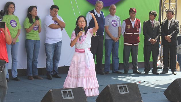 Nadine se volvió a robar el show en Trujillo. Atrás, en segundo plano, las ministras de comparsa.  (Alan Benites)