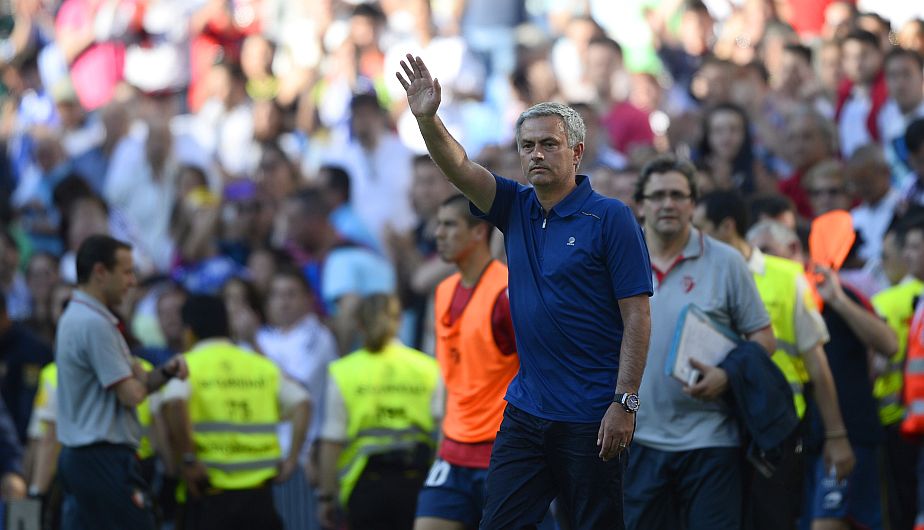 Mourinho se despide del Real Madrid con una mala temporada, en la que no ganó nada. (AFP)
