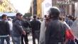 Violento enfrentamiento entre trabajadores y la Policía en la Plaza de Armas