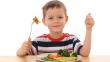 ¿Cómo convencer a los niños de que se alimenten saludablemente?