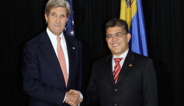 Kerry y Jaua sostuvieron reunión paralela a la asamblea de la OEA. (AFP)