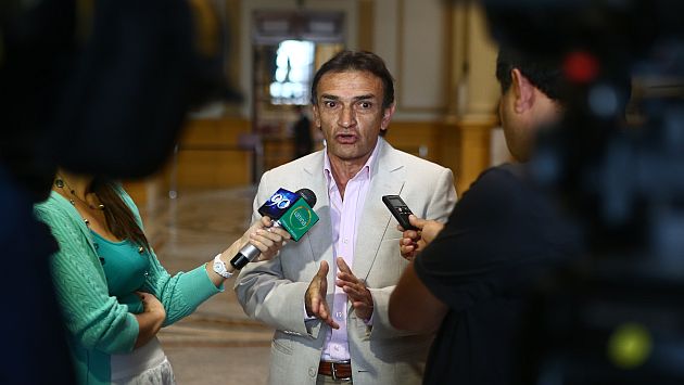 Héctor Becerril critica decisión de Humala sobre indulto. (Rafael Cornejo)
