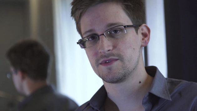 FUENTE DE ESPIONAJE. Edward Snowden es considerado como un “héroe” por Julian Assange. (EFE)