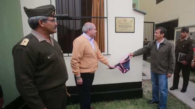 (Cateriano y Humala inauguraron viviendas en la Villa Militar de Chorrillos. (Andina)
