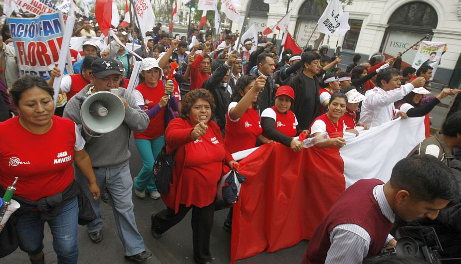 Cientos de vecinos de San Juan de Lurigancho llegaron protestando hasta el Centro de Lima. (Mario Zapata)