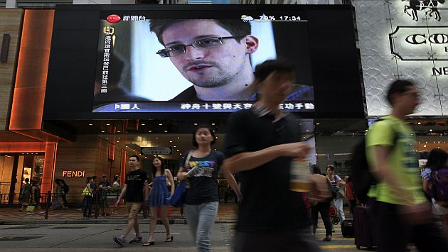 Edward Snowden es la noticia del día en Hong Kong. (AP)