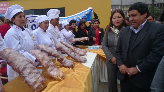 Estudiantes de los Cetrpro presentaron sus panes de quinua. (Andina)