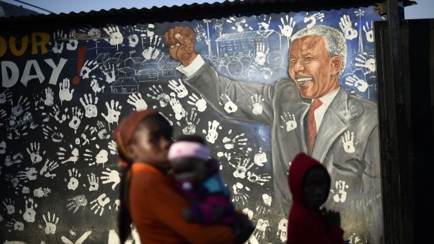GRAVE. Mandela fue internado debido a una infección pulmonar. (Reuters)