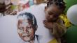 Nelson Mandela aún lucha por su vida tras experimentar "gran mejoría"