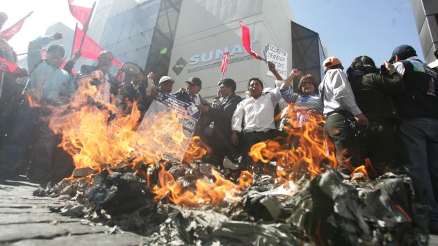 RECHAZAN NORMA. Servidores temen que la ley del Servicio Civil ocasione despidos masivos. (Heiner Aparicio)