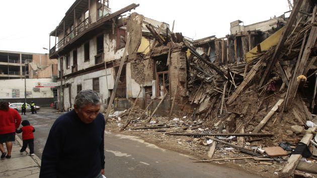 SIGUE IGUAL. Vecinos piden la demolición del Callejón del Buque, en Barrios Altos. (David Vexelman)