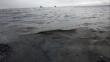 Derrame de 200 barriles de petróleo afecta playas de Piura