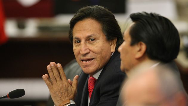 Alejandro Toledo reza para librarse de las investigaciones. (Luis Gonzales/Peru21)