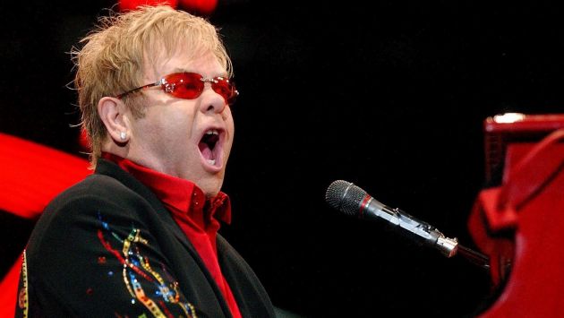 Elton John asará por el quirófano. (EFE)