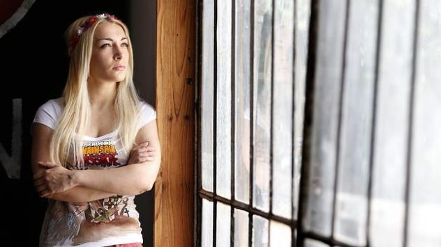 Inna Shevchenko protagonizó uno de los mayores escándalos de Femen al destruir una cruz de la Iglesia ortodoxa. (Reuters)