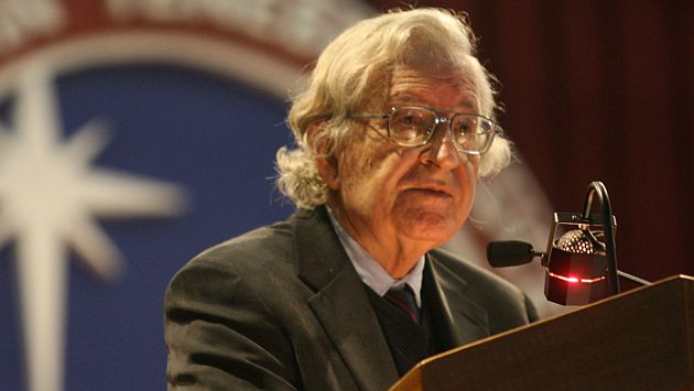 Noam Chomsky durante una conferencia en Lima hace siete años. (USI)
