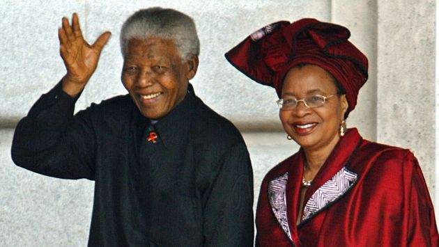 Nelson Mandela y Graca Machel en una foto del 2010. (AFP)