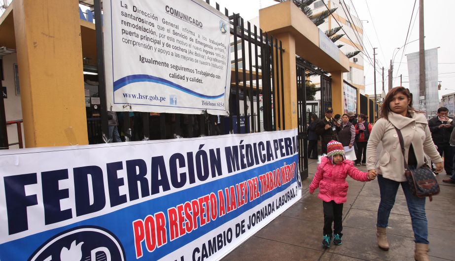 Desde esta mañana, los médicos acatan una huelga indefinida a nivel nacional. (Andina)