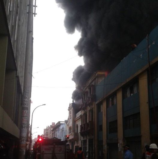 Centro de Lima, Galerías, Voraz incendio en Jirón Paruro