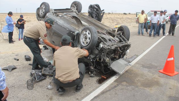 La Policía y el Ministerio Público investigan las causas del accidente que dejó dos muertos. (USI/Referencial)