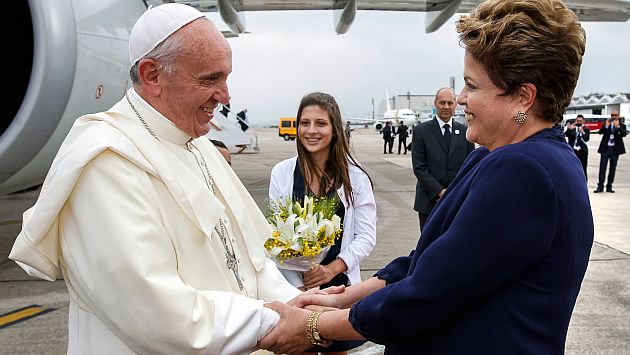 El Papa Francisco fue recibido por la presidenta Rousseff. (AFP/Canal N)