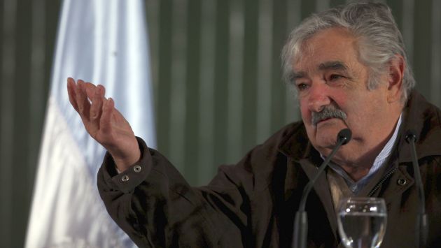 Mujica cree que la legalización de la marihuana ayudará a “arrebatar” el mercado al narcotráfico. (AP)