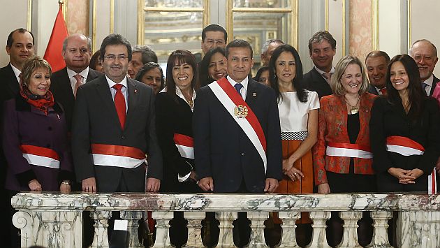 La pareja presidencial rodeados de sus ministros. (Perú21/Canal N)