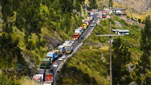 Larga fila de vehículos rumbo a Huancayo. (USI/Referencial)